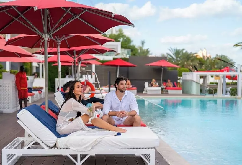 هتل Th8 Palm Dubai Beach Resort Vignette Collection, An Ihg