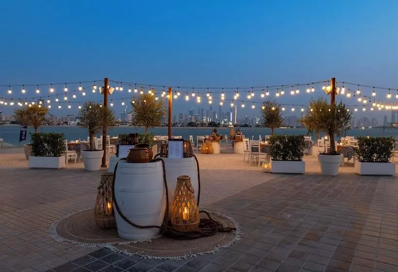 هتل Th8 Palm Dubai Beach Resort Vignette Collection, An Ihg
