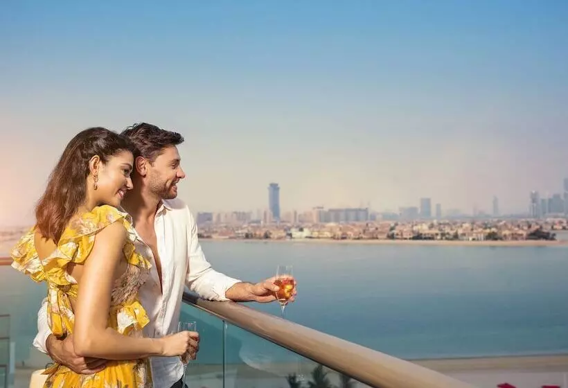 هتل Th8 Palm Dubai Beach Resort Vignette Collection, An Ihg