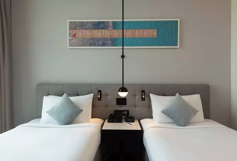 هتل Th8 Palm Dubai Beach Resort Vignette Collection, An Ihg