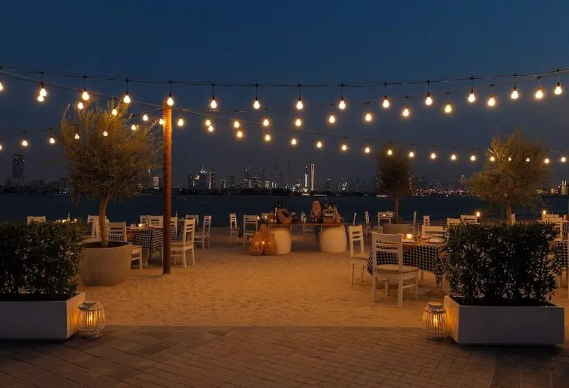 هتل Th8 Palm Dubai Beach Resort Vignette Collection, An Ihg