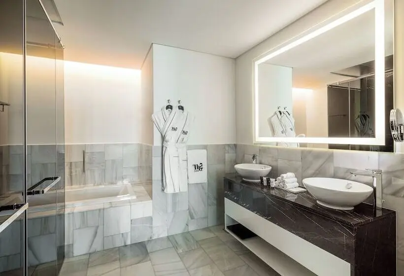 هتل Th8 Palm Dubai Beach Resort Vignette Collection, An Ihg