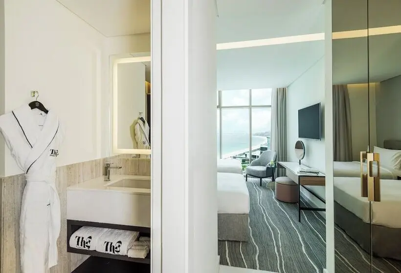 هتل Th8 Palm Dubai Beach Resort Vignette Collection, An Ihg