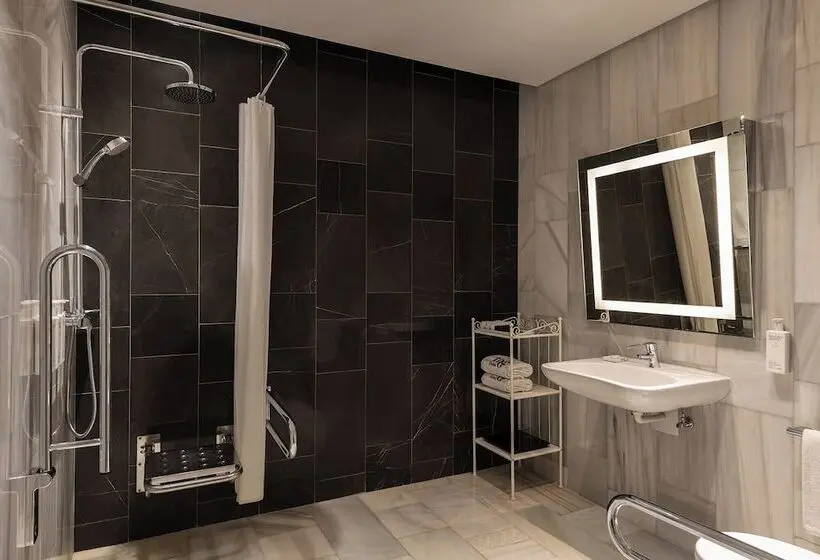 هتل Th8 Palm Dubai Beach Resort Vignette Collection, An Ihg