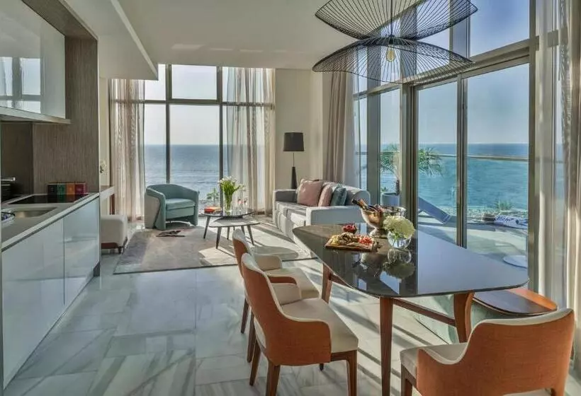 ホテル Th8 Palm Dubai Beach Resort Vignette Collection, An Ihg