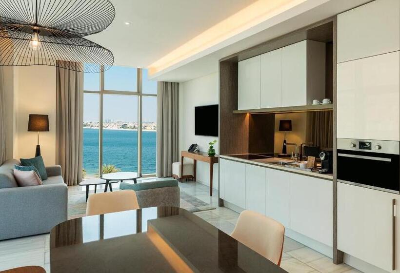 هتل Th8 Palm Dubai Beach Resort Vignette Collection, An Ihg