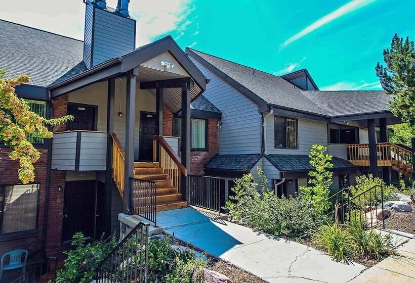 ホテル Wolf Creek Village