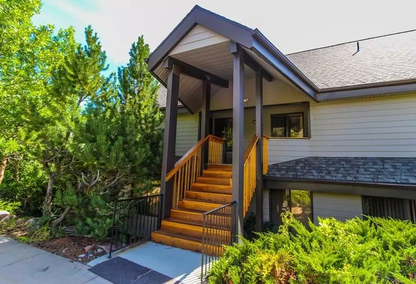 Hotelli Wolf Creek Village