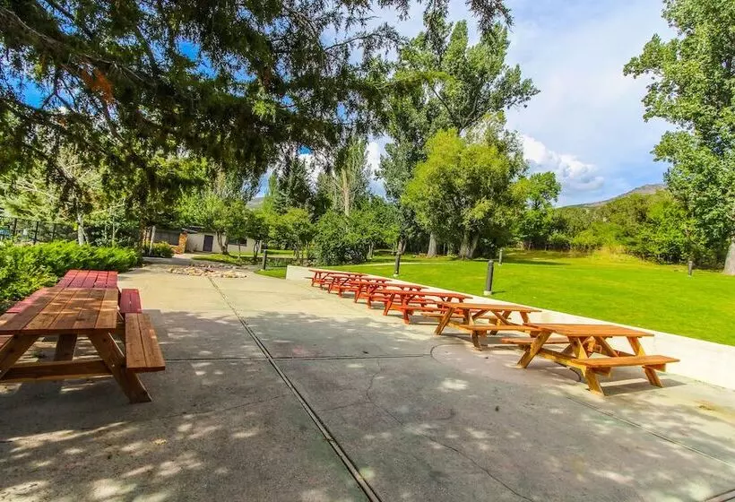 Hotelli Wolf Creek Village