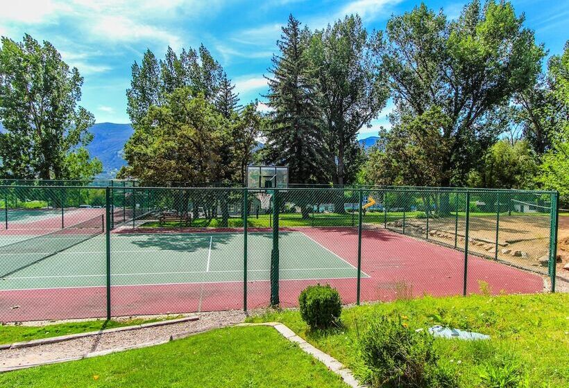 ホテル Wolf Creek Village