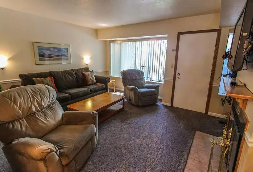 Hotelli Wolf Creek Village