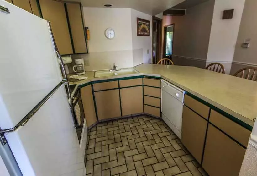 Hotelli Wolf Creek Village