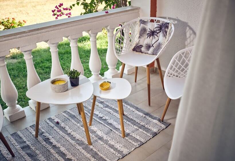 پانسیون Nomas Living