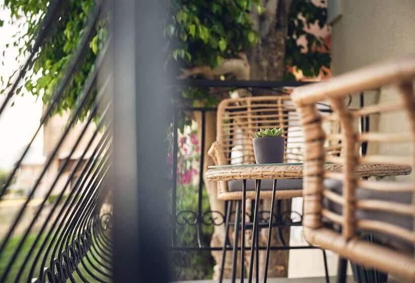 پانسیون Nomas Living