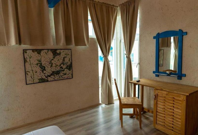 Hostel Nena Art Resort