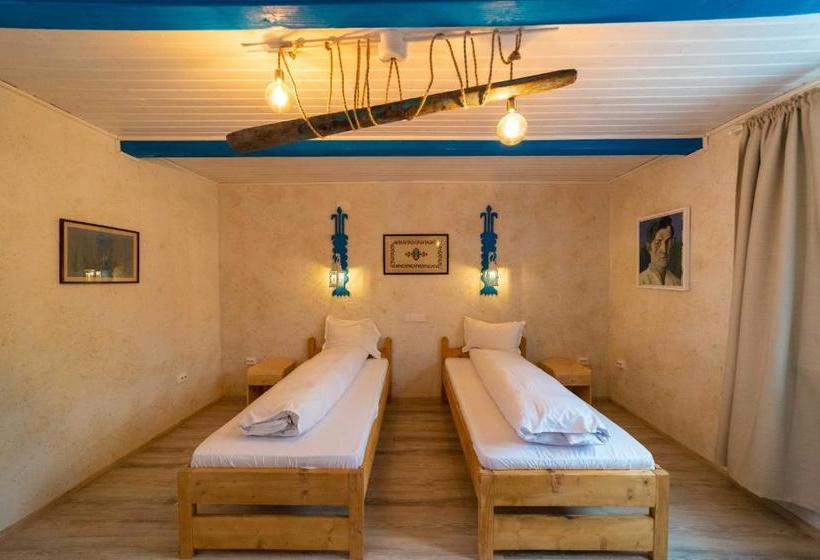 Hostel Nena Art Resort
