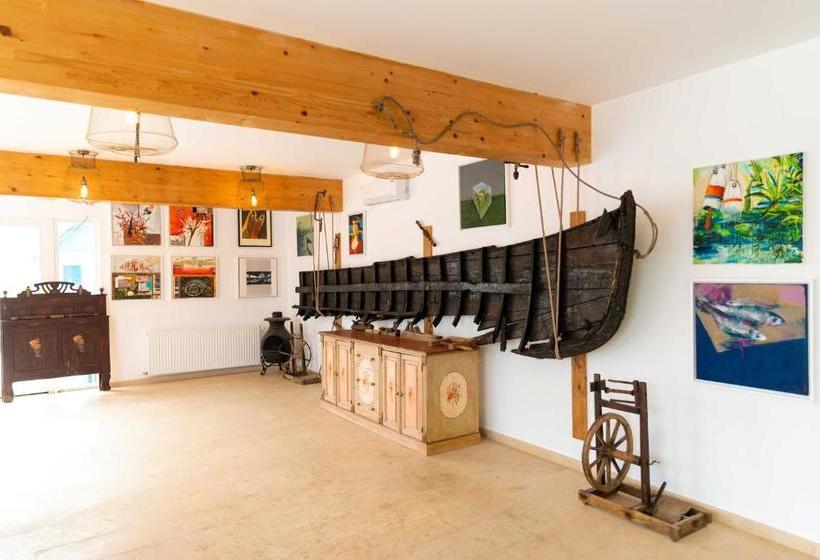 Hostel Nena Art Resort