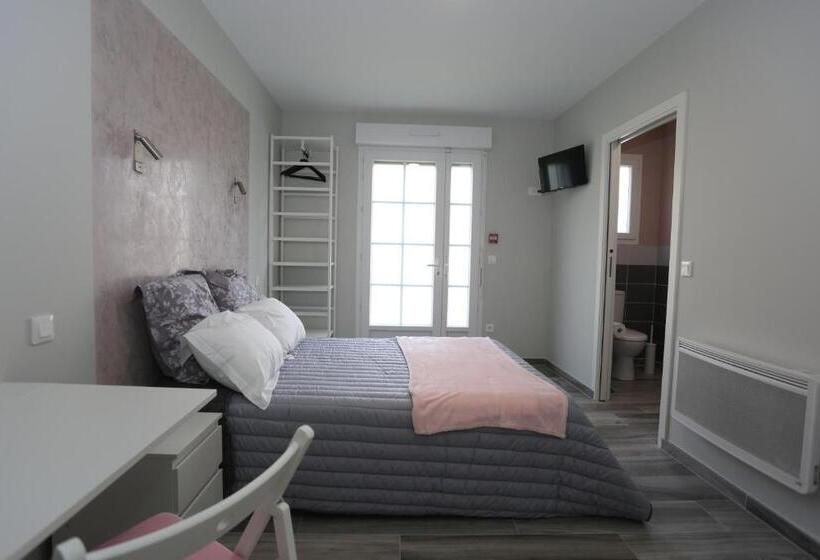 Отель Le Merle Blanc Louchats