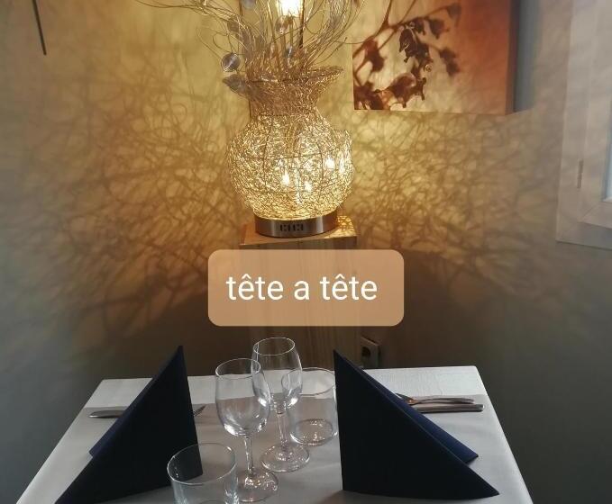 Отель Le Merle Blanc Louchats