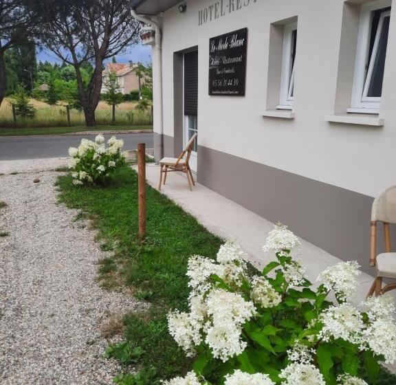 Отель Le Merle Blanc Louchats