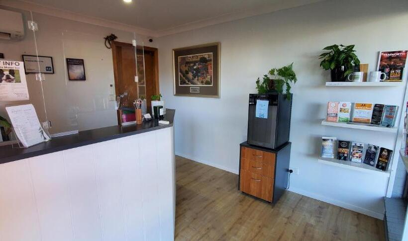 فندق Roydons Motor Inn