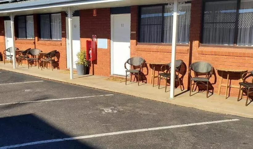 ホテル Roydons Motor Inn