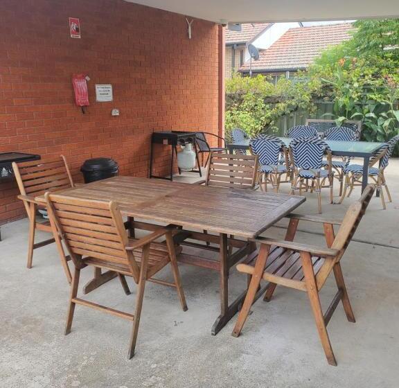 فندق Roydons Motor Inn