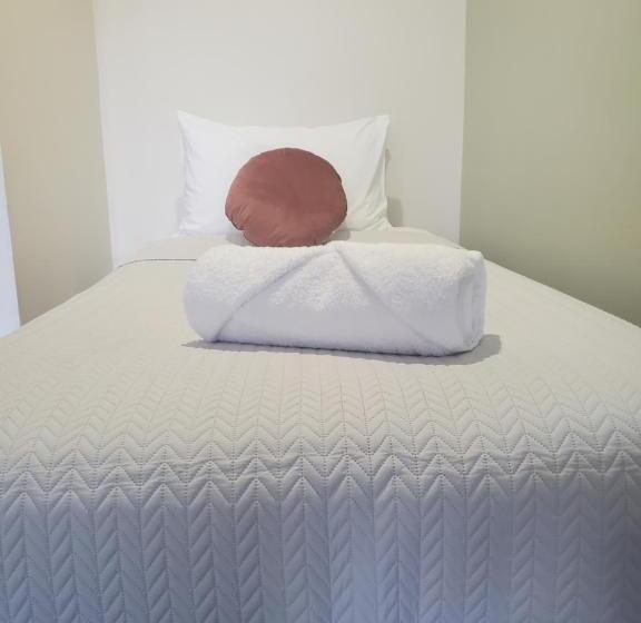 فندق Roydons Motor Inn