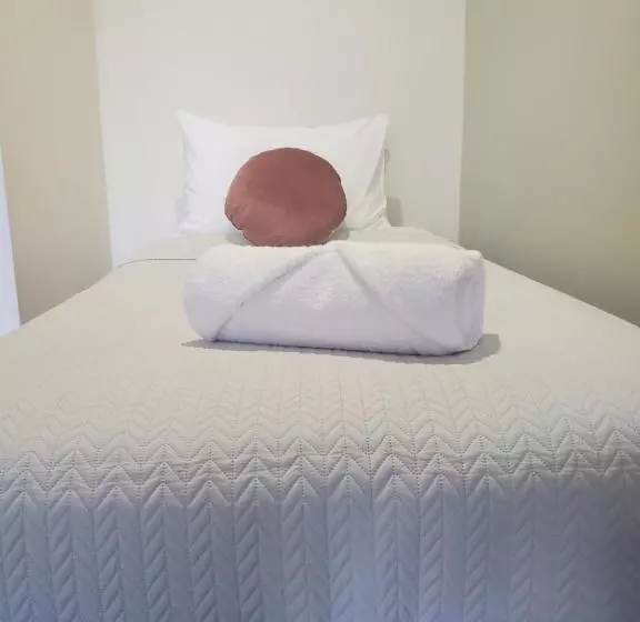 ホテル Roydons Motor Inn