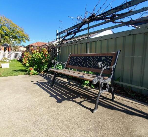 فندق Roydons Motor Inn