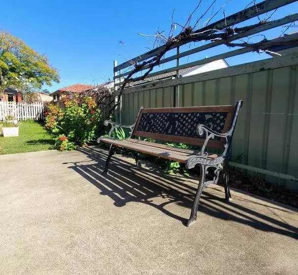 ホテル Roydons Motor Inn