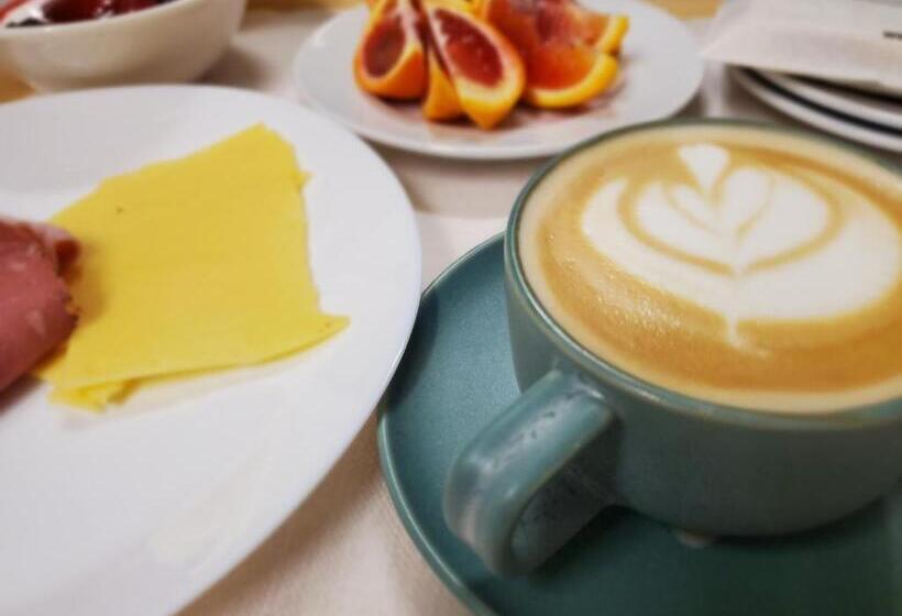 فندق Roydons Motor Inn