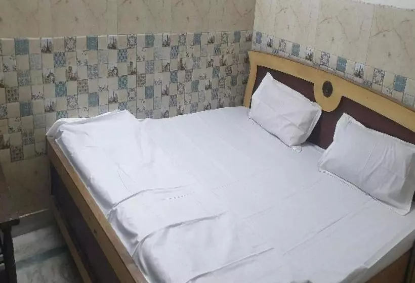 Hotelli Spot On 80817 Krishna Guest House