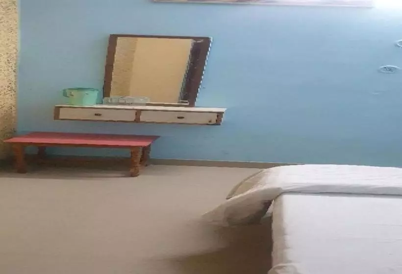 Hotelli Spot On 80817 Krishna Guest House