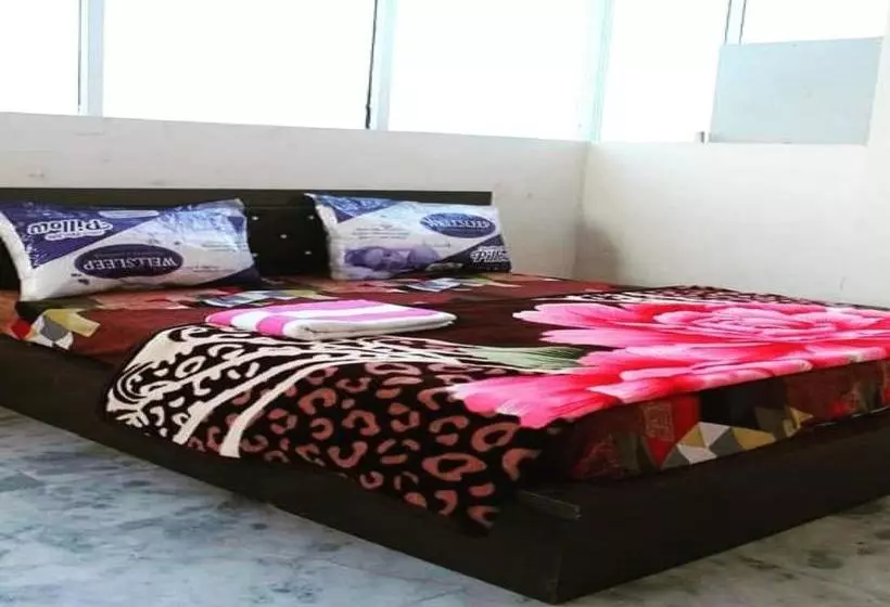 Hotelli Spot On 80817 Krishna Guest House