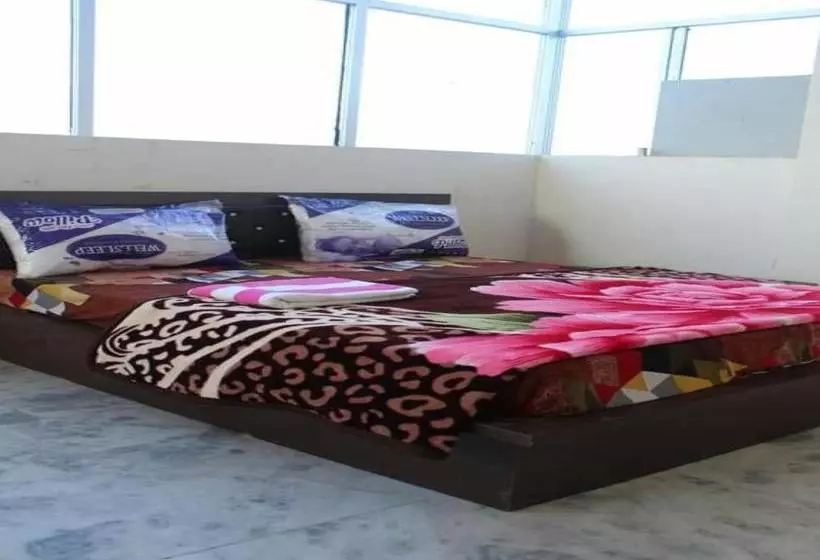 Hotelli Spot On 80817 Krishna Guest House