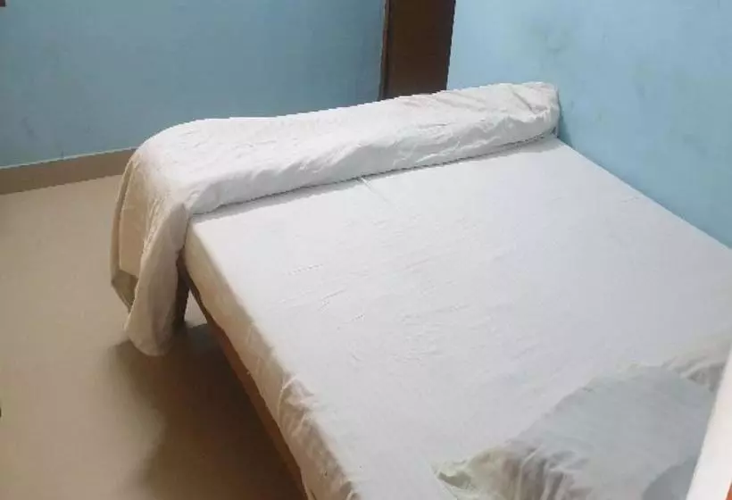 Hotelli Spot On 80817 Krishna Guest House