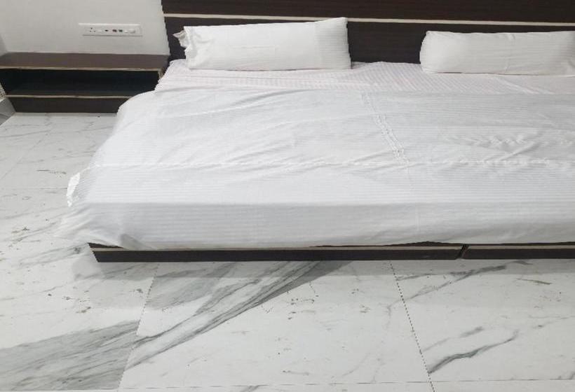 호텔 Spot On 80817 Krishna Guest House