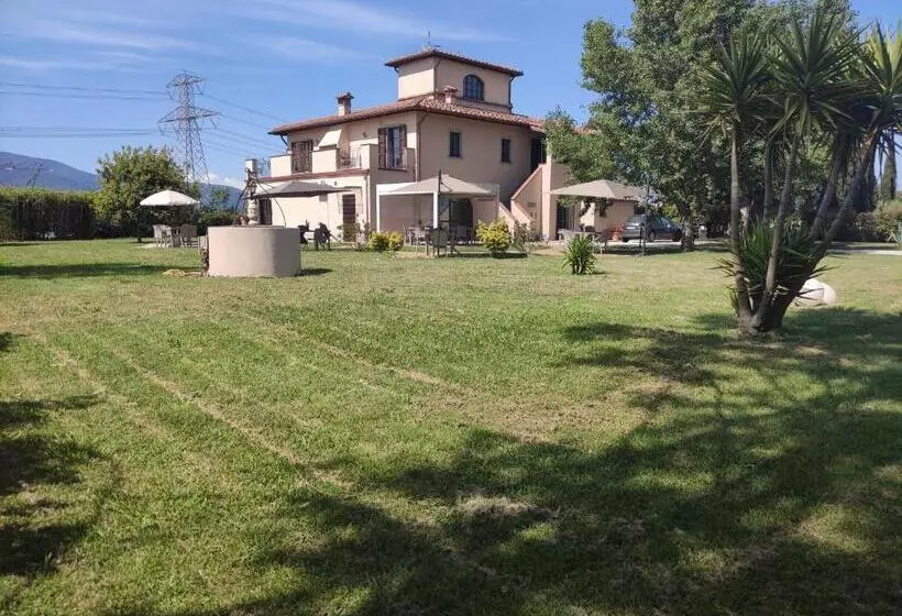 تختخواب و صبحانه Il Casale Di David
