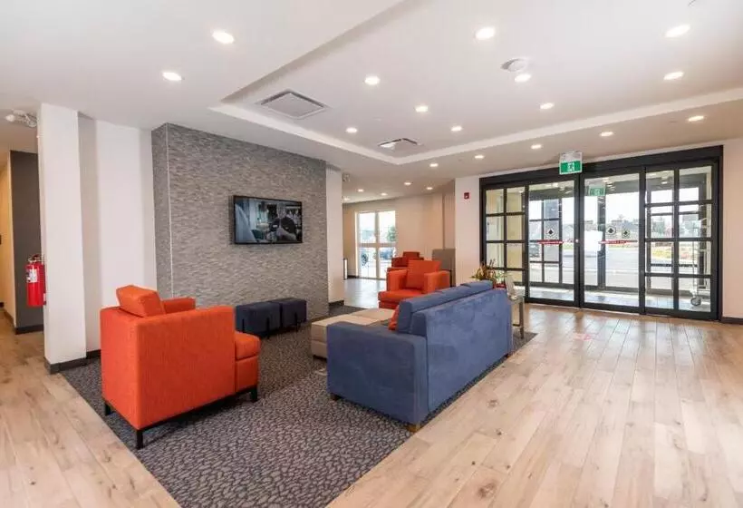 Hotelli Comfort Inn & Suites