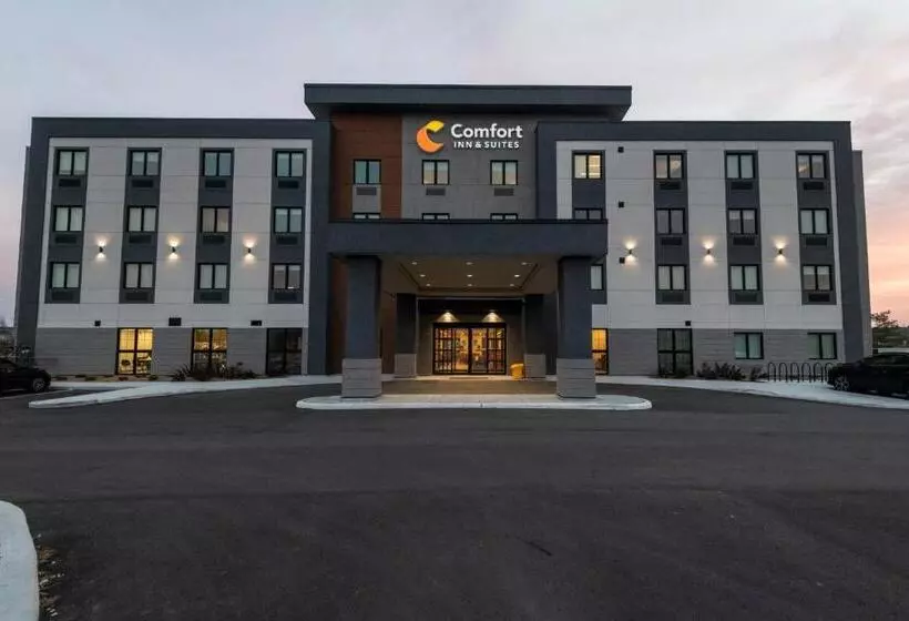 Hotelli Comfort Inn & Suites