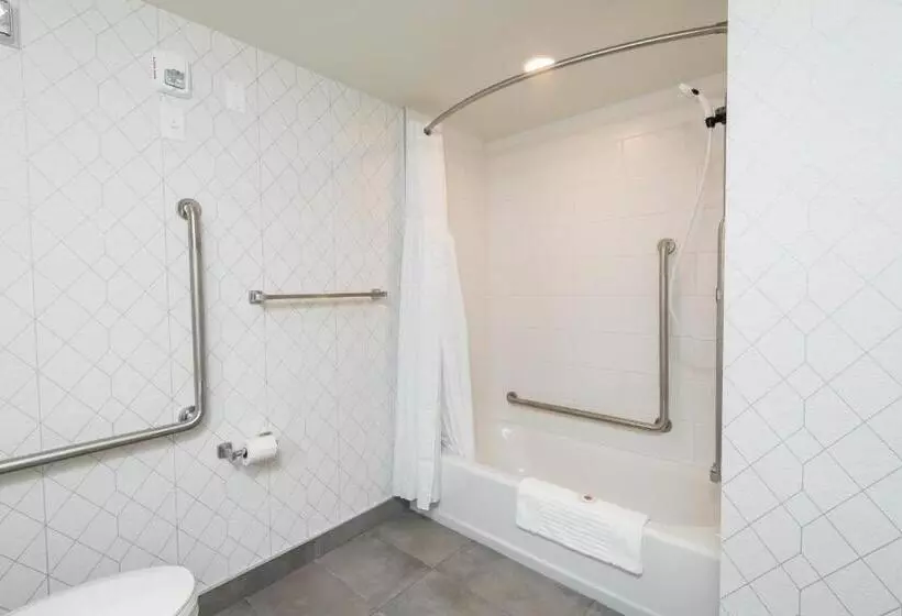 Hotelli Comfort Inn & Suites