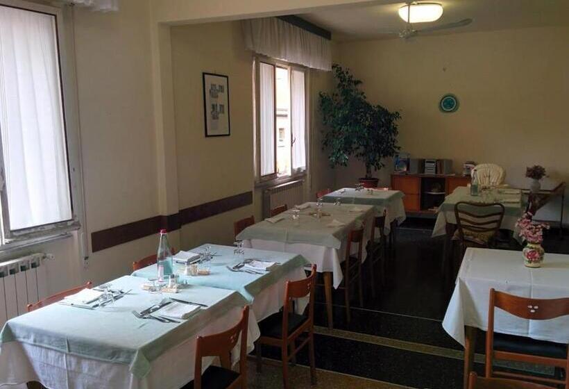 בית מלון כפרי Pensione Gardenia