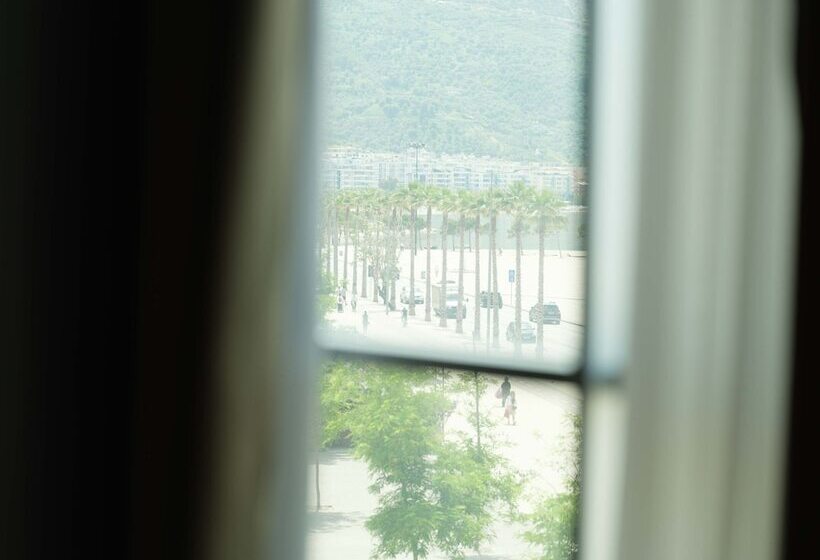 ホテル The Central View Boutique