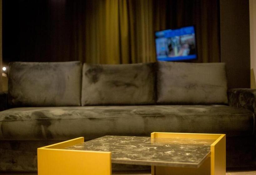 ホテル The Central View Boutique