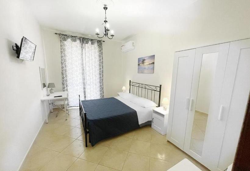 تختخواب و صبحانه Flavia Apartment