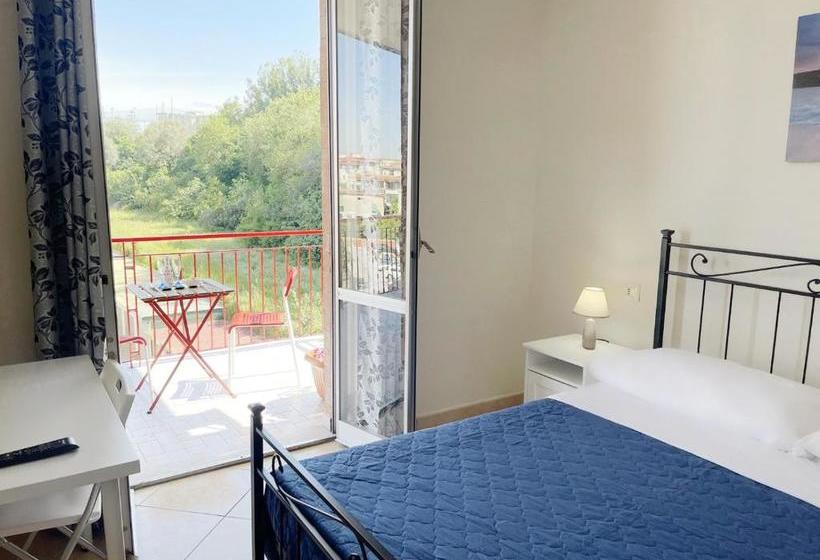 تختخواب و صبحانه Flavia Apartment