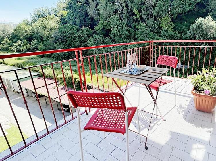 تختخواب و صبحانه Flavia Apartment