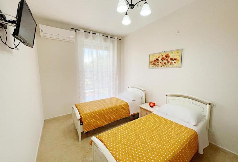 تختخواب و صبحانه Flavia Apartment