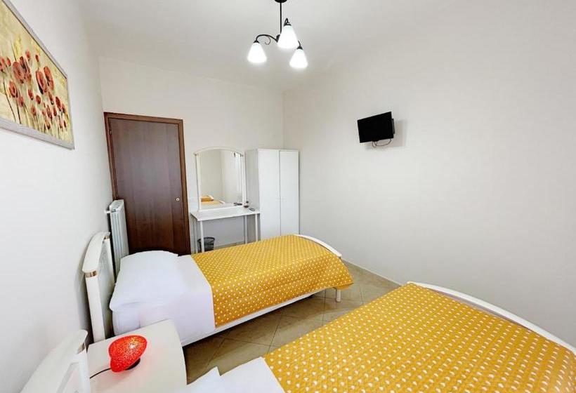 تختخواب و صبحانه Flavia Apartment